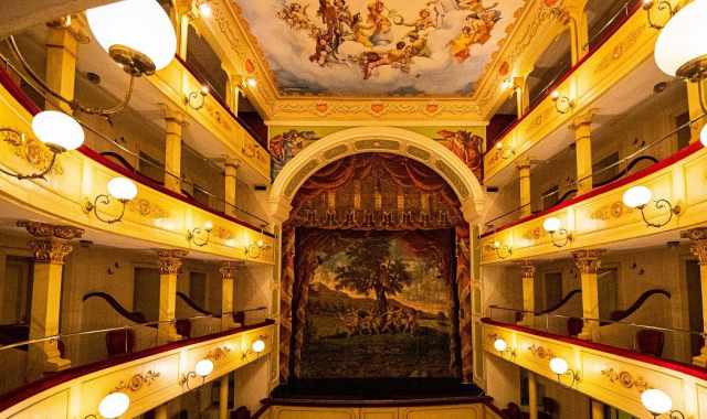 Mola, il Van Westerhout: quel piccolo e raffinato teatro che Eduardo salv dall'abbattimento